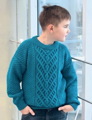Jungenpullover mit Zopfmuster