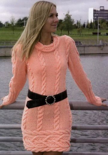 Kleid mit Querzopf