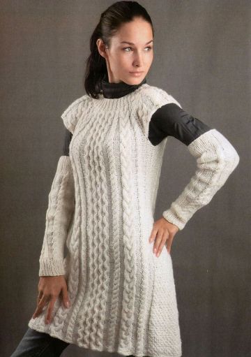 Weißes Kleid und Armstulpen