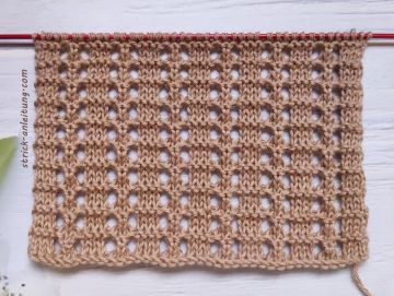Einfaches Lochmuster stricken