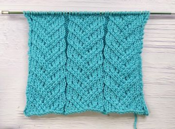 Reliefmuster in Herringbone-Struktur