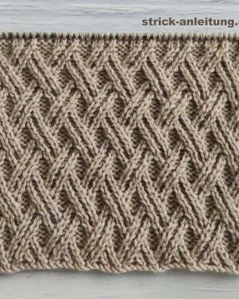 Strickmuster mit verkreuzte Maschen