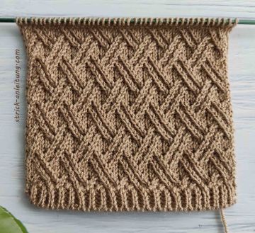 Strickmuster mit verkreuzte Maschen