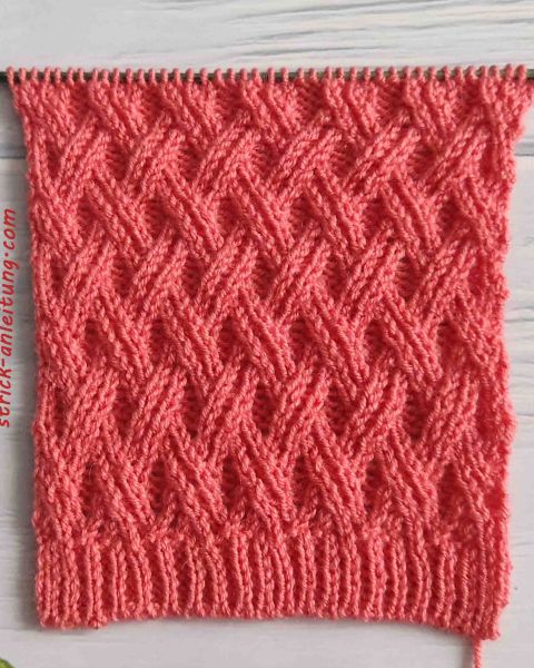 Strickmuster mit verkreuzten Maschen