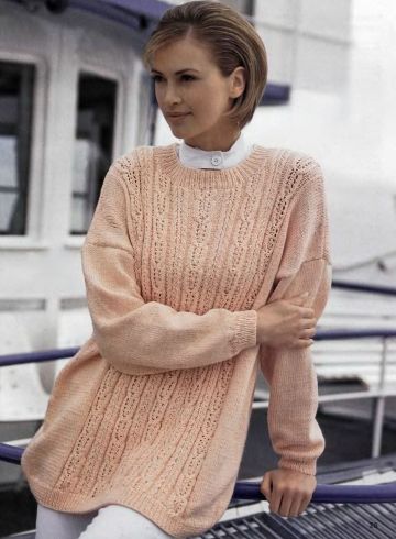Langer Pullover mit Ajour-Zopfmuster