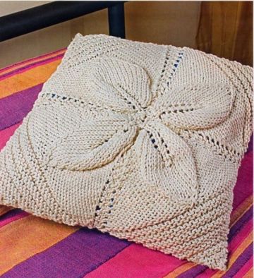 Stricken kissen mit Blattmuster