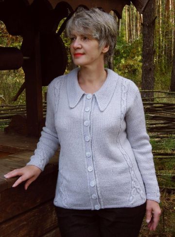 Damenjacke mit Zopfmuster