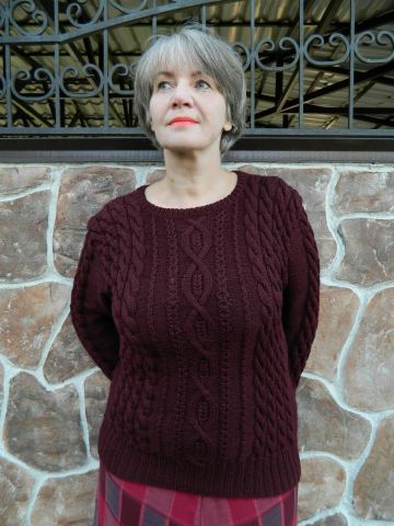 Pullover mit Zopf- und Rautenmuster