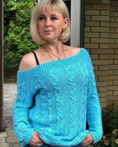 Raglanpulli mit Ajour-Zopfmuster