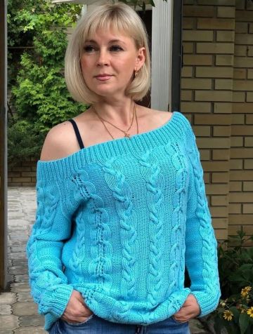 Raglanpulli mit Ajour-Zopfmuster