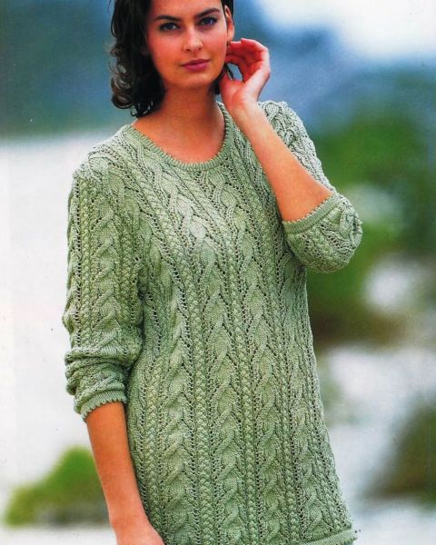 Langer Pulli mit Ajourzöpfen