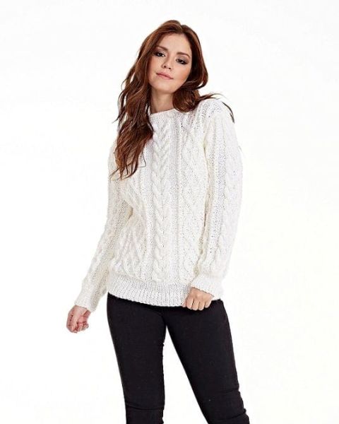 Damenpullover mit Zopf-Rautenmuster