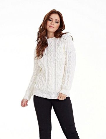 Damenpullover mit Zopf-Rautenmuster