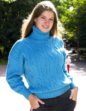 Damenpullover mit Zopfmuster