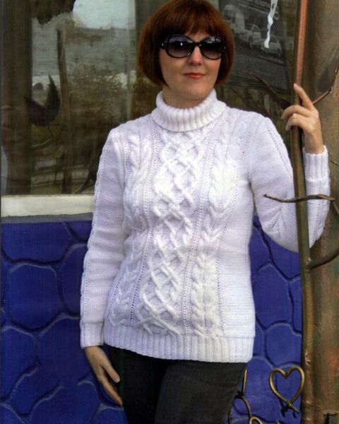 Rollkragenpullover mit Zopfmuster