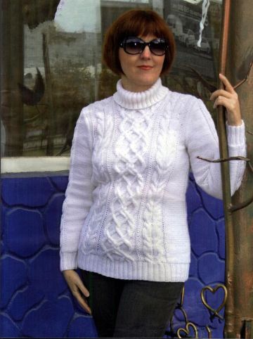 Rollkragenpullover mit Zopfmuster
