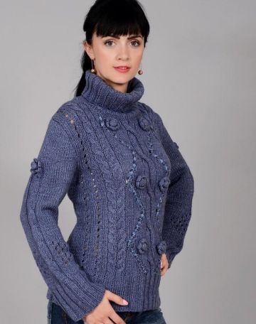Pullover mit voluminösen Blumen