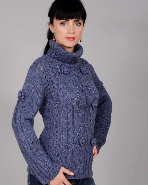 Pullover mit voluminösen Blumen