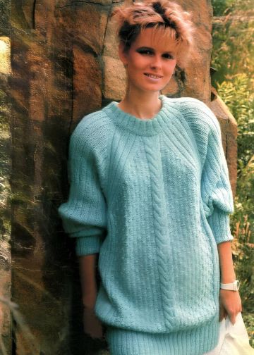 Raglanpullover mit Mittelzopf
