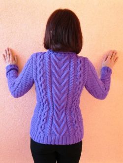 Pullover mit Zopfmuster