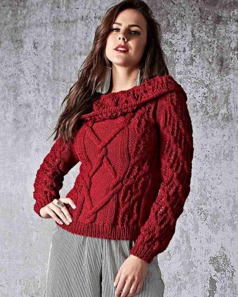 Pullover mit breitem Kragen im Fantasiemuster