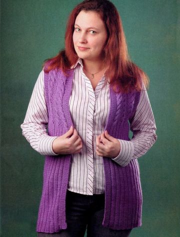 Damenweste mit Passe im Zopfmuster