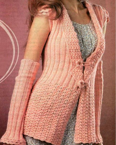 Strickweste und Handschuhe